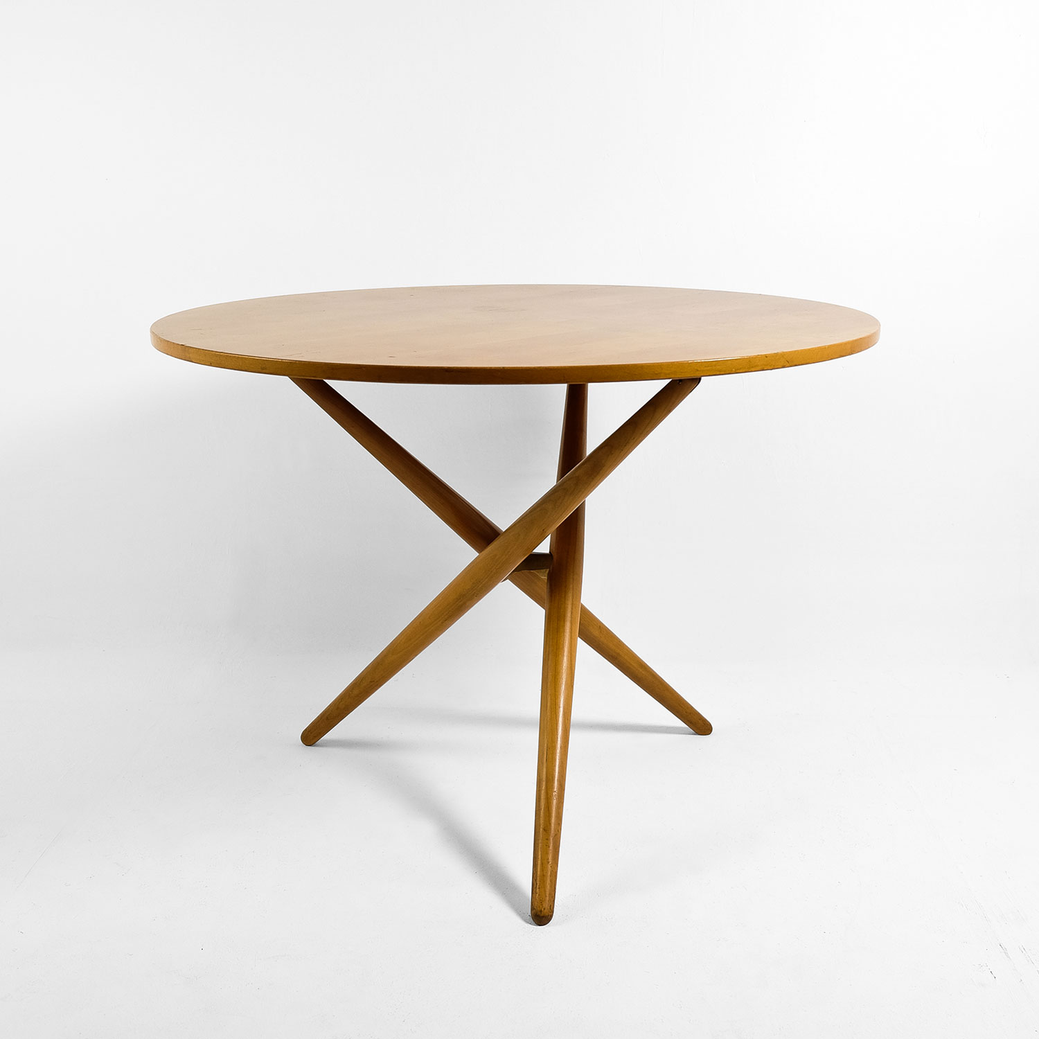 Bally Ess-Tee-Tisch