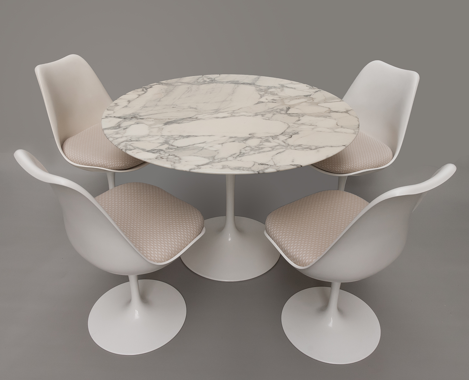 Saarinen Pedestal Gruppe