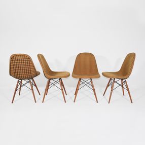4 Eames Dowelleg-Chairs