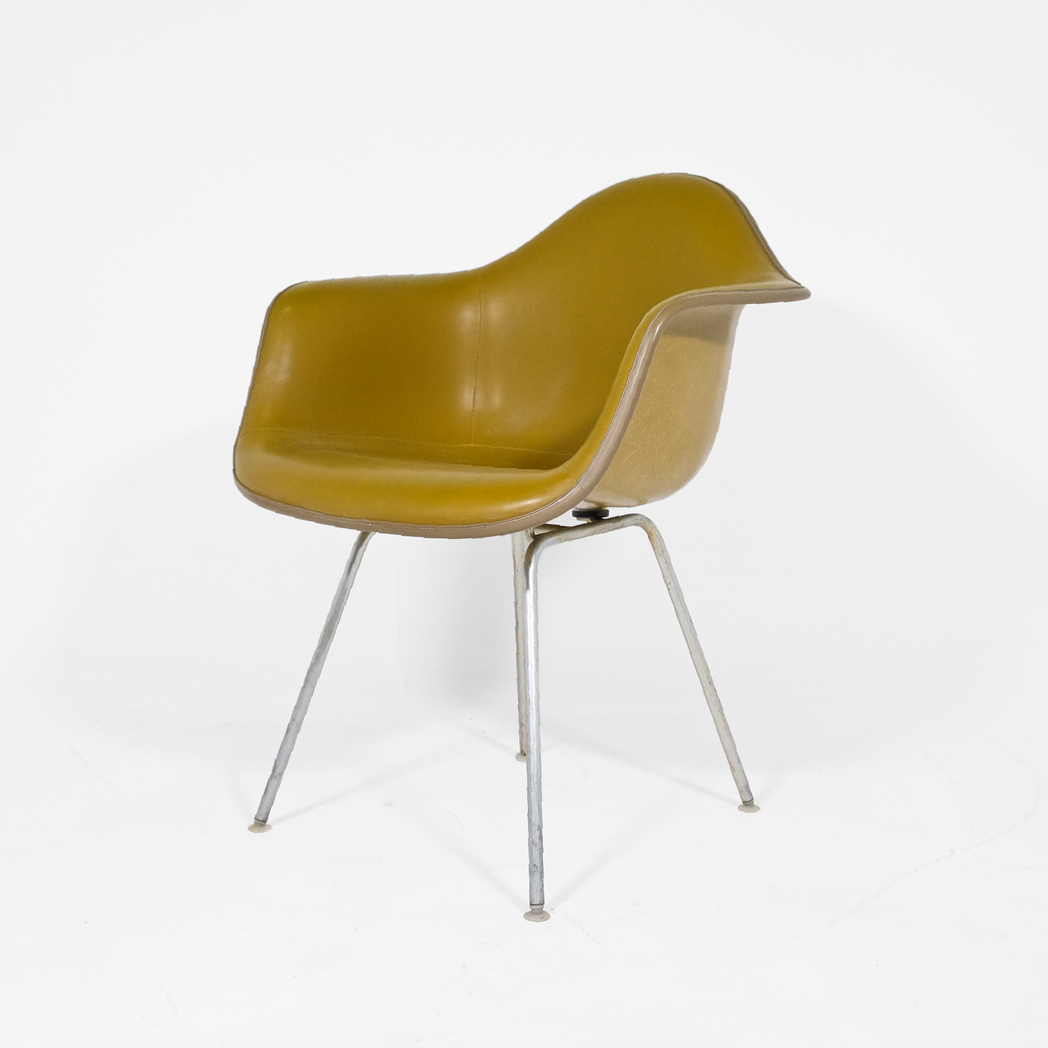 Eames Armchair olivgrün gepolstert