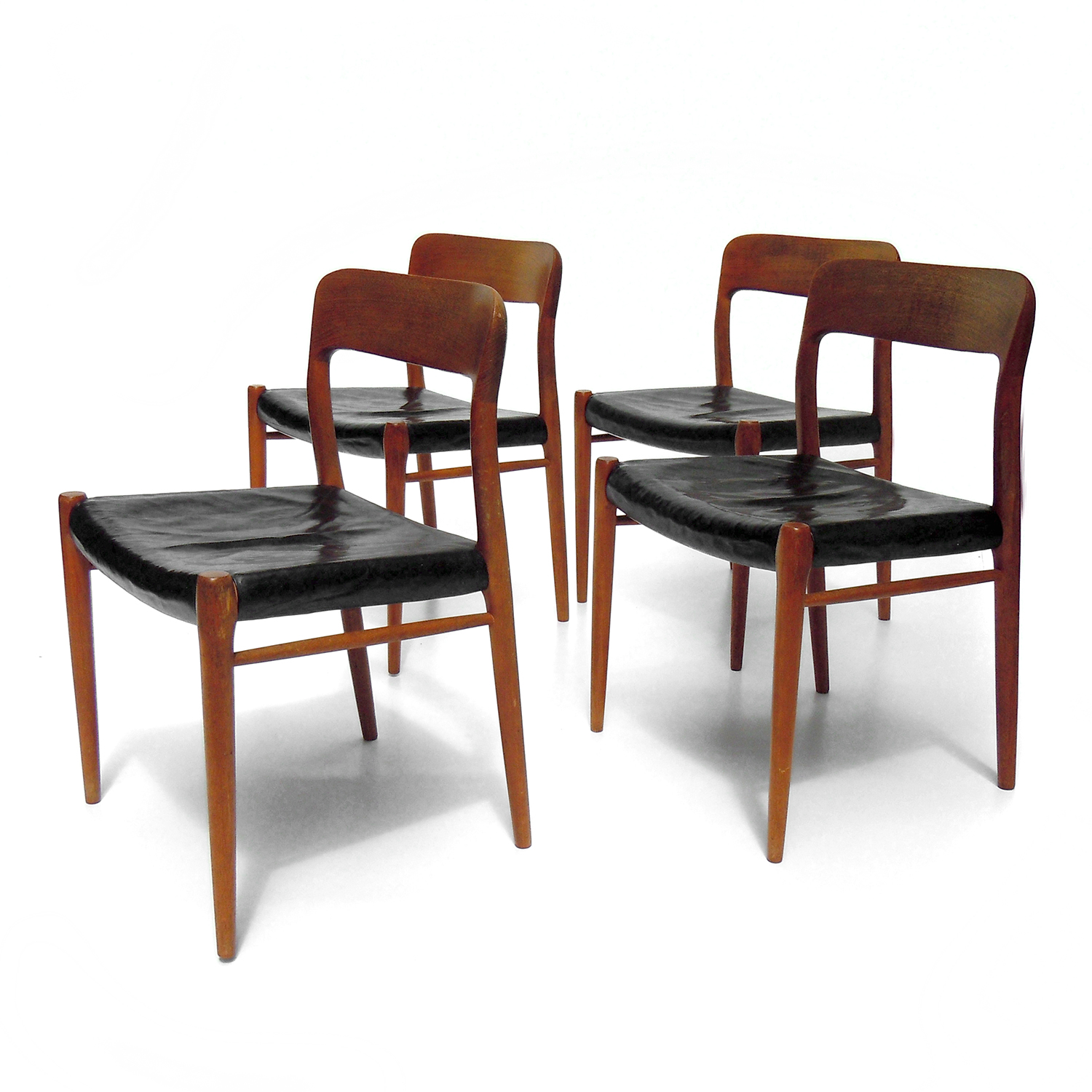 Møller chairs no. 75